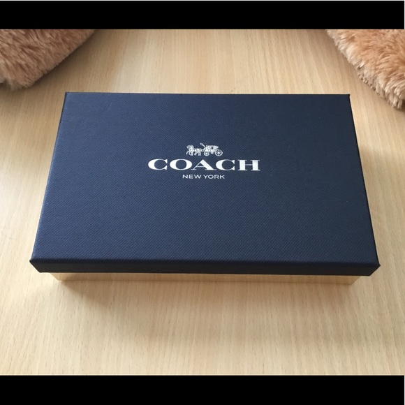 🌸Coach Boxed Small Wristlet Corner Zip NWT. - Picture 8 of 8